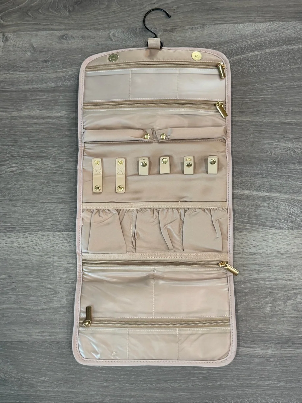 BAGSMART Quilted Hanging Travel Jewelry Organizer Case Roll Blush Pink